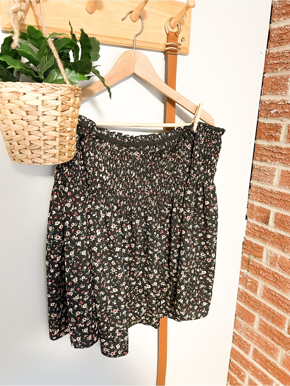 SHEIN Black Mini Skirt with Tiny Floral Print